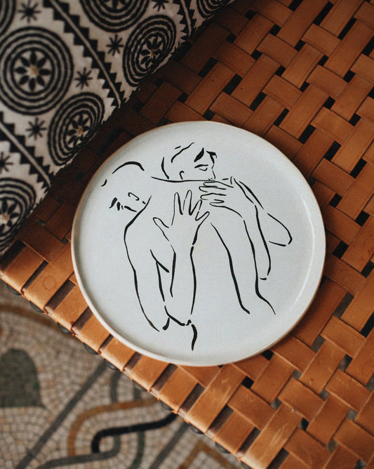 assiette : l'étreinte