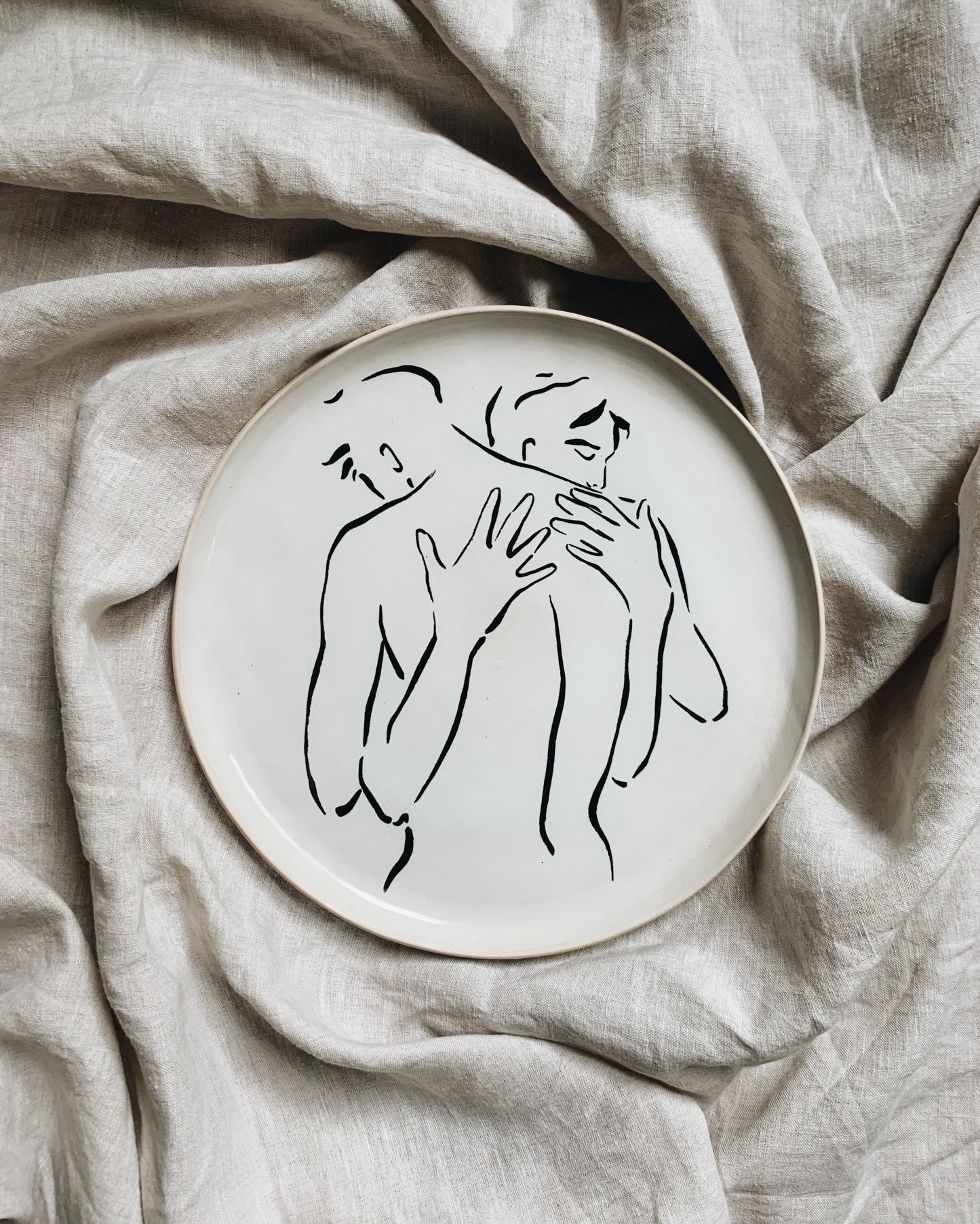assiette : l'étreinte